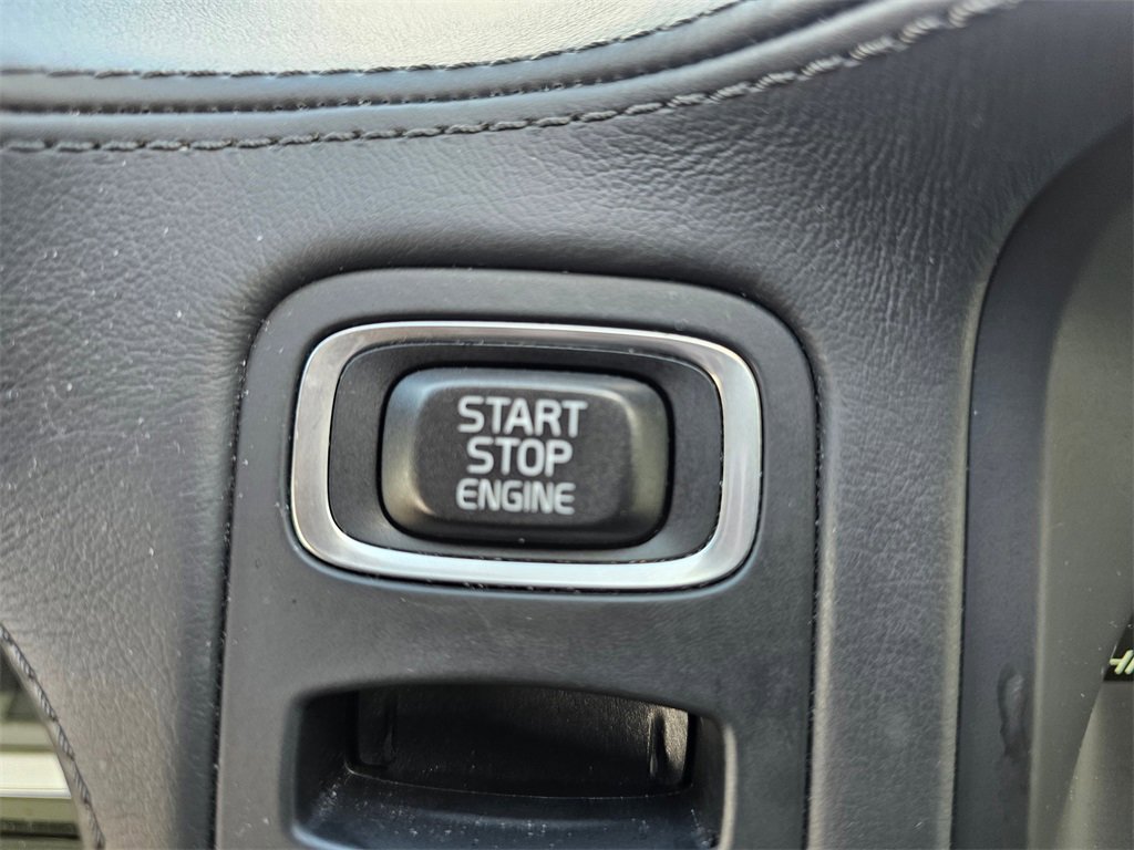 Used 2016 Volvo XC70 T5 Premier w/ Proximity Package image 25