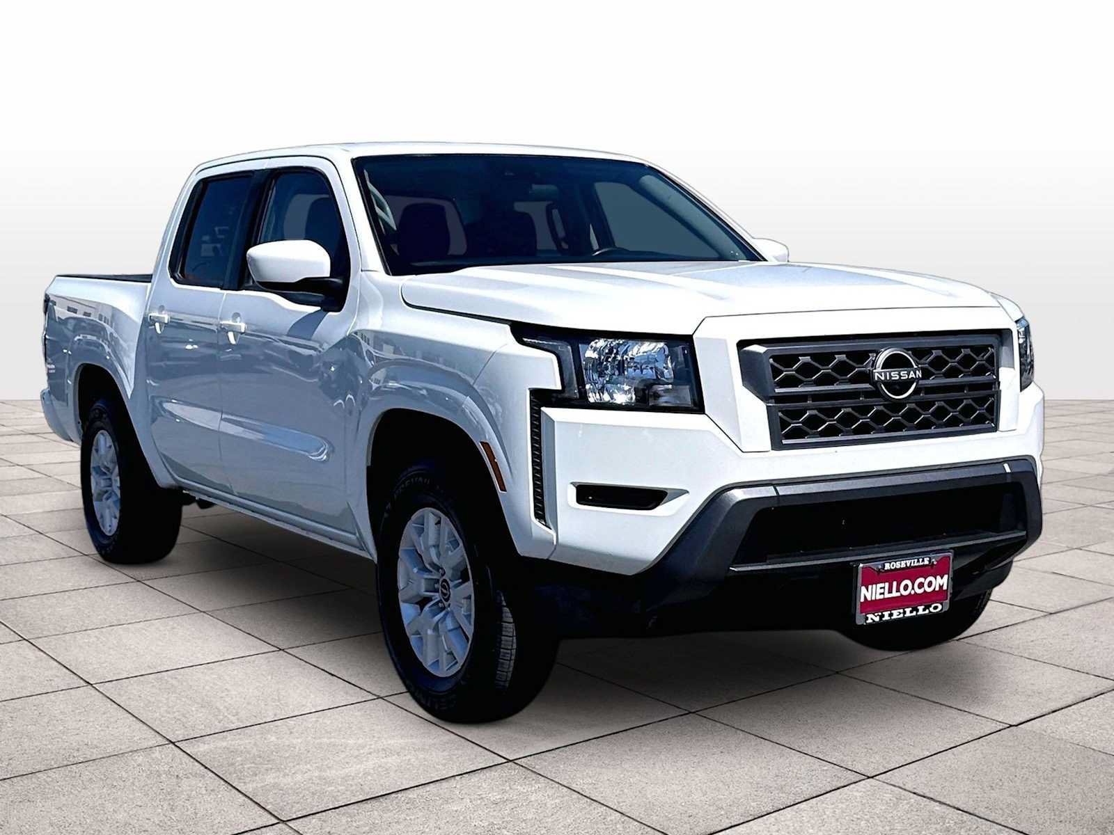 Used 2022 Nissan Frontier SV AWD/4WD image 2