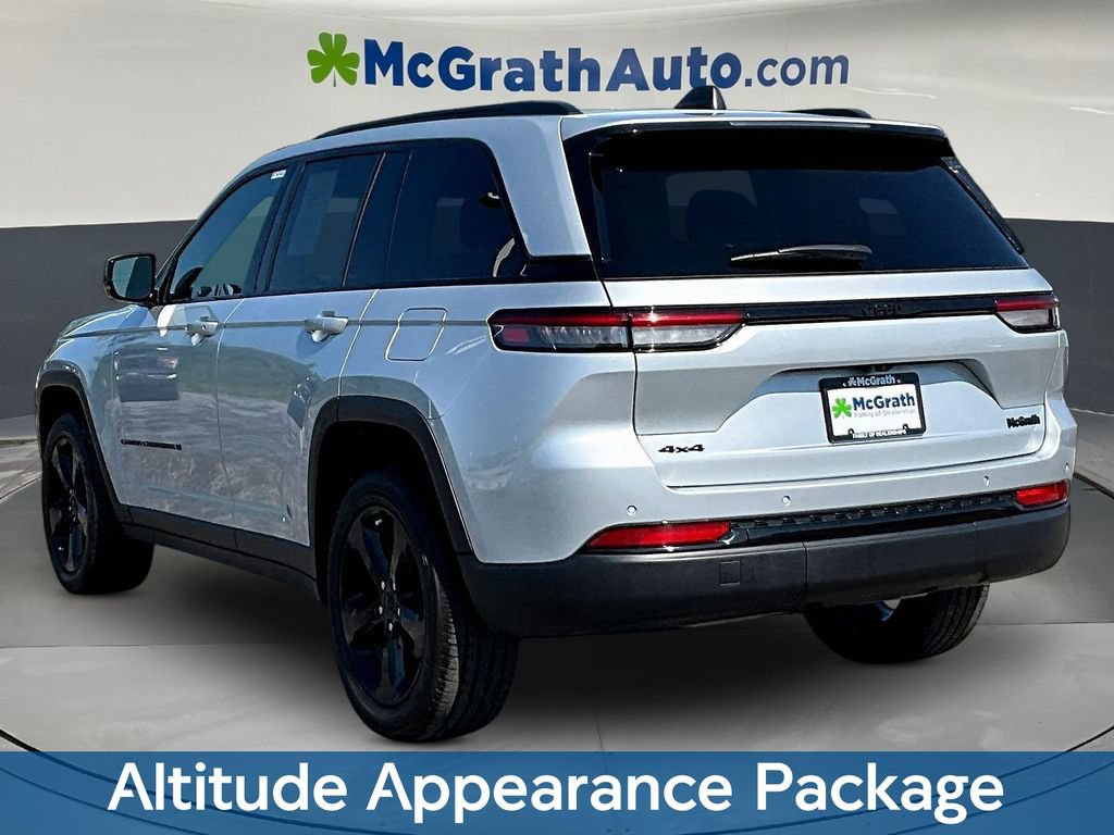 Used 2023 Jeep Grand Cherokee Altitude AWD/4WD image 6