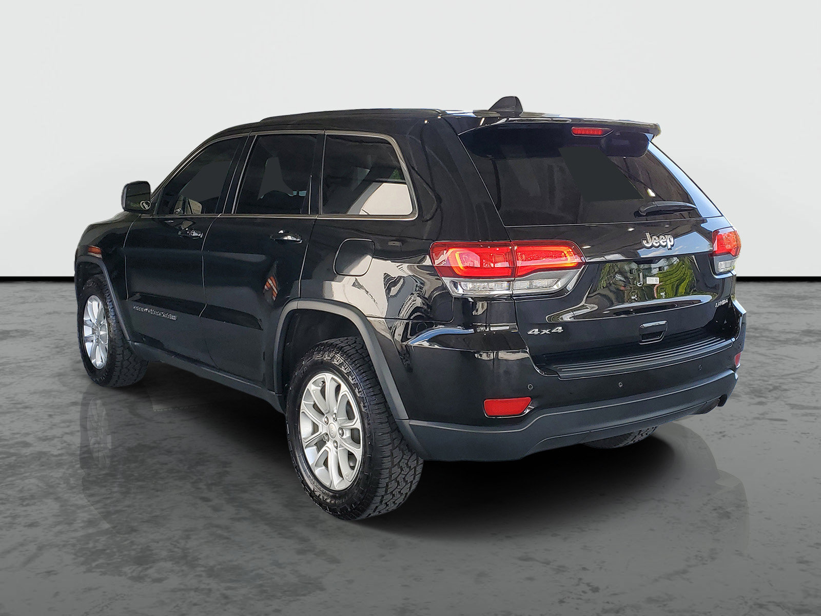 Certified 2022 Jeep Grand Cherokee Laredo E AWD/4WD image 3