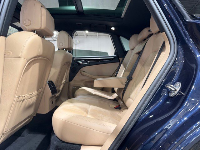 Used 2021 Porsche Macan w/ Premium Package image 13