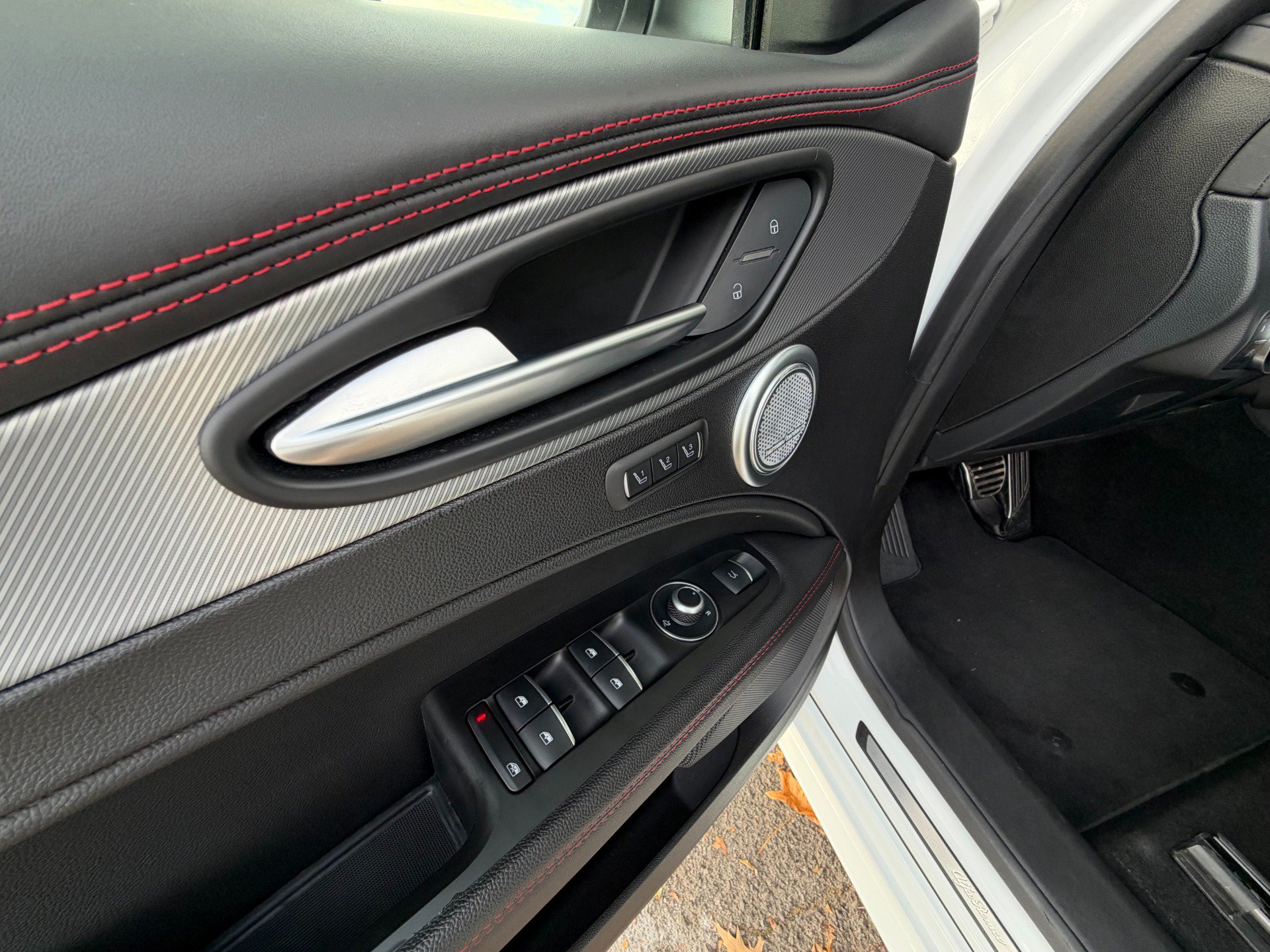 Used 2025 Alfa Romeo Stelvio Tributo Italiano w/ Driving Assist Package AWD/4WD image 52