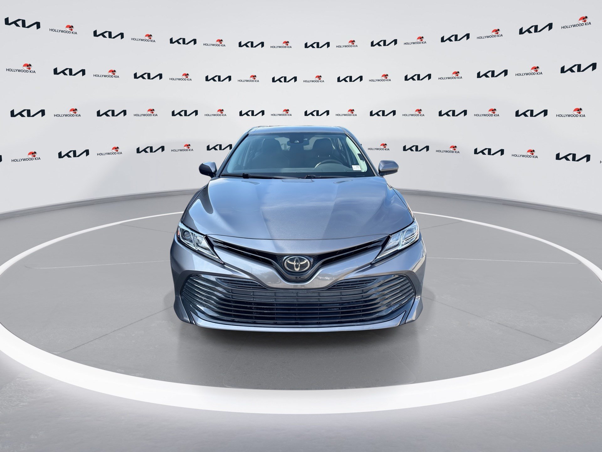 Used 2020 Toyota Camry LE FWD image 3