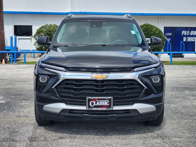 Used 2025 Chevrolet TrailBlazer LT AWD/4WD image 2