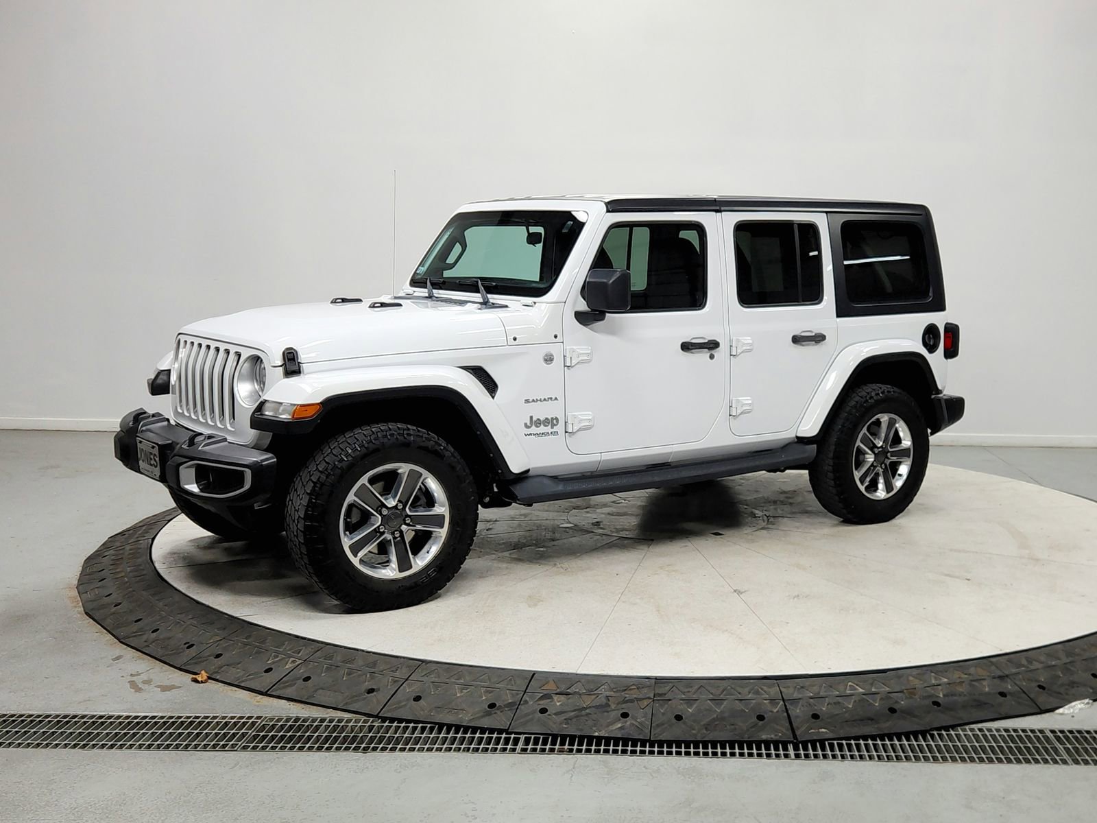 Used 2018 Jeep Wrangler Unlimited Sahara image 3