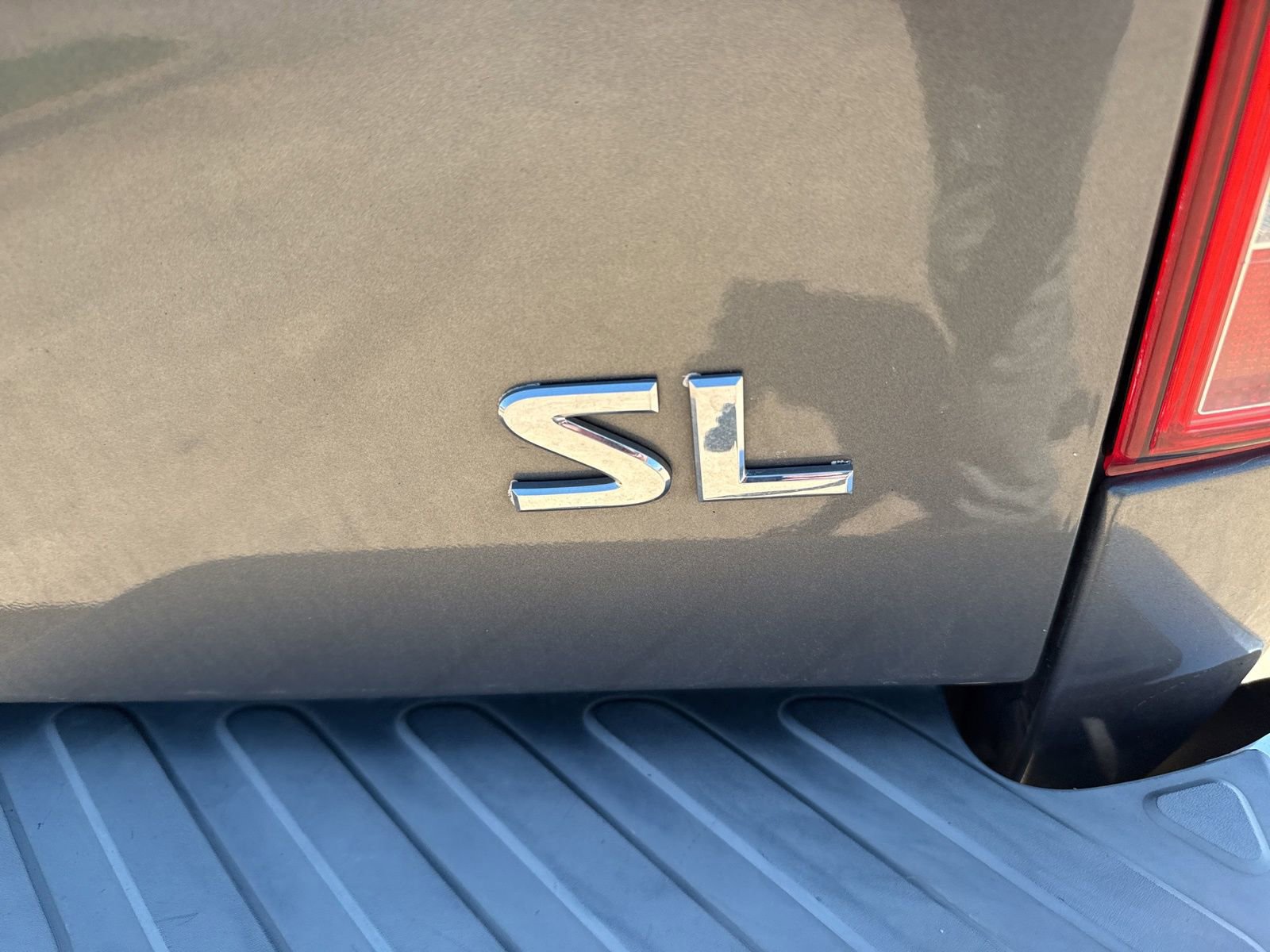 Used 2016 Nissan Frontier SL image 9