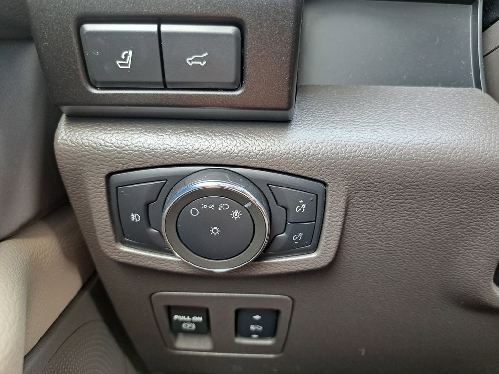 Used 2018 Ford Expedition Limited w/ Equipment Group 301A image 16