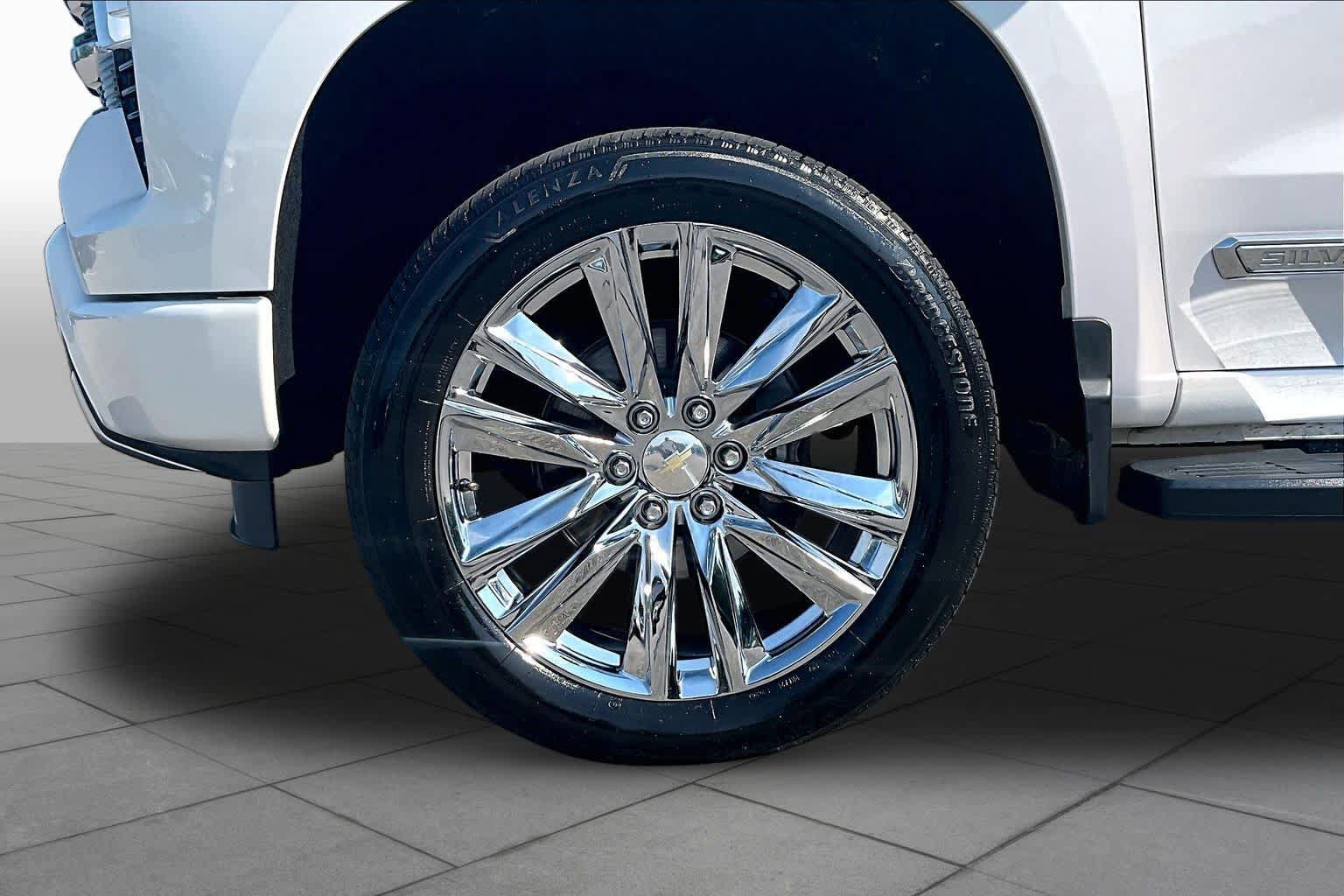 Used 2023 Chevrolet Silverado 1500 High Country w/ High Country Premium Package AWD/4WD image 10