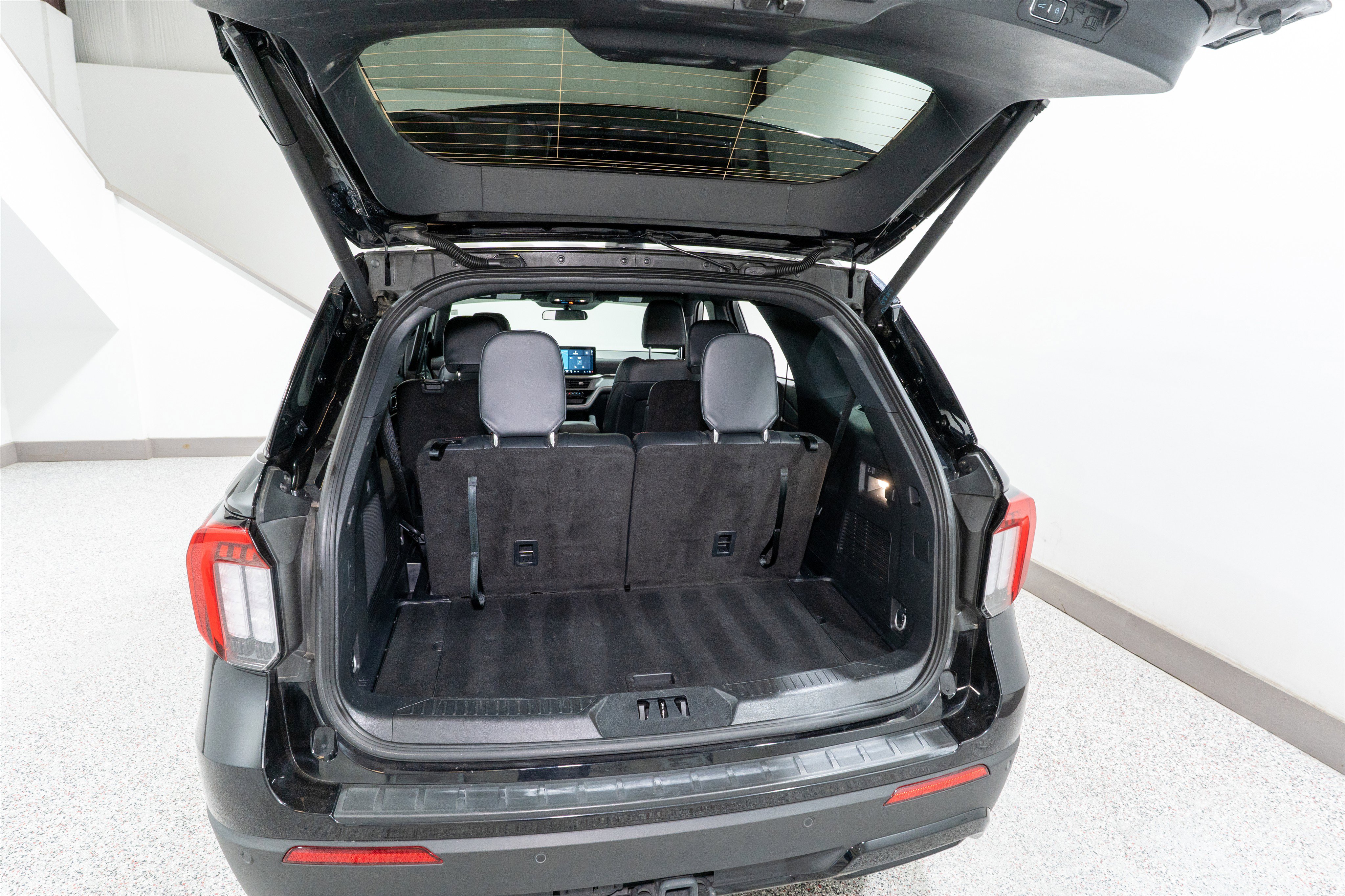 Used 2025 Ford Explorer ST-Line image 34