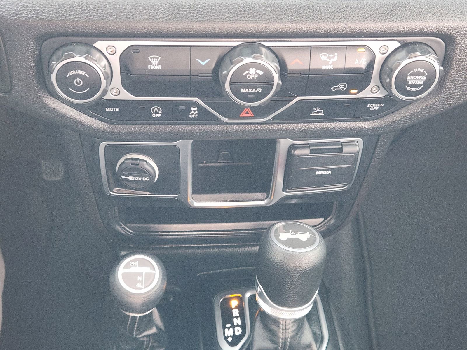 Used 2024 Jeep Wrangler Sport image 19