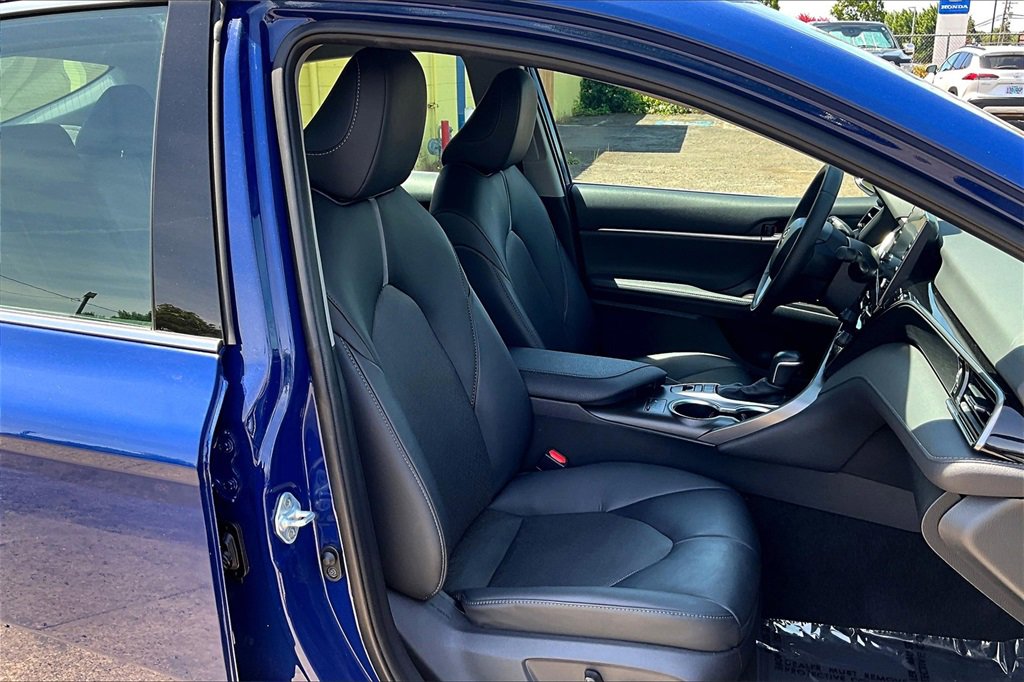 Used 2023 Toyota Camry XLE w/ Cold Weather Package image 9