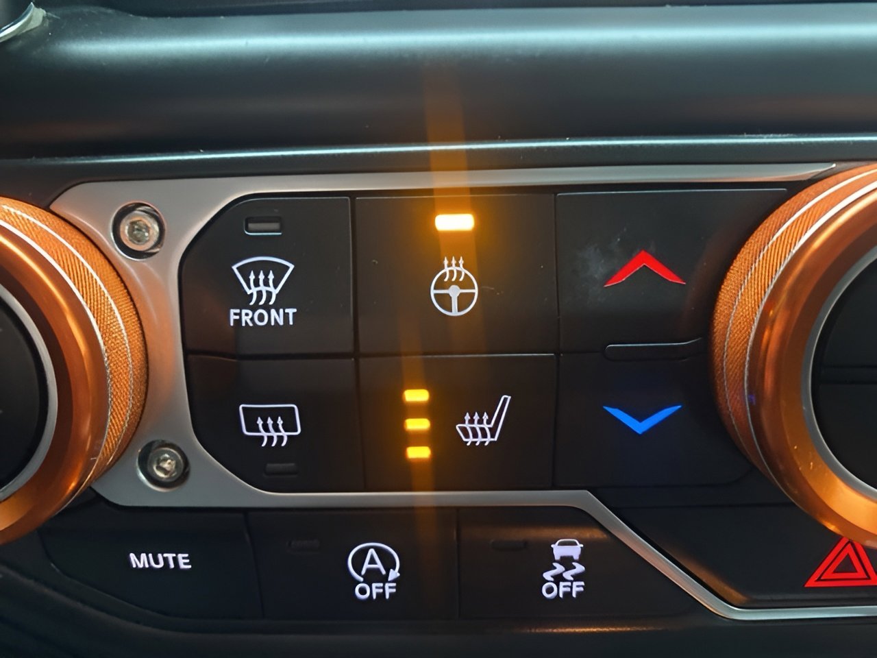 Used 2018 Jeep Wrangler Unlimited Sahara image 19