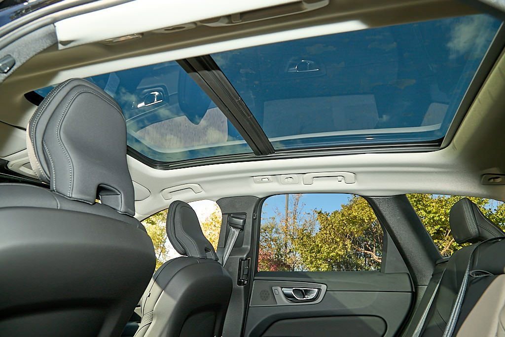 New 2026 Volvo XC60 B5 Plus w/ Protection Package Premier image 22