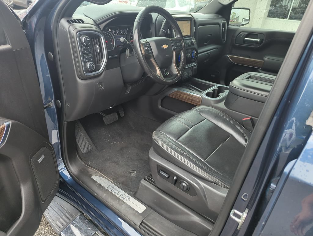 Used 2020 Chevrolet Silverado 1500 High Country w/ Technology Package AWD/4WD image 9