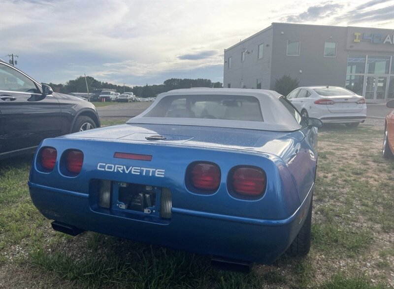 Used 1992 Chevrolet Corvette Convertible RWD image 8
