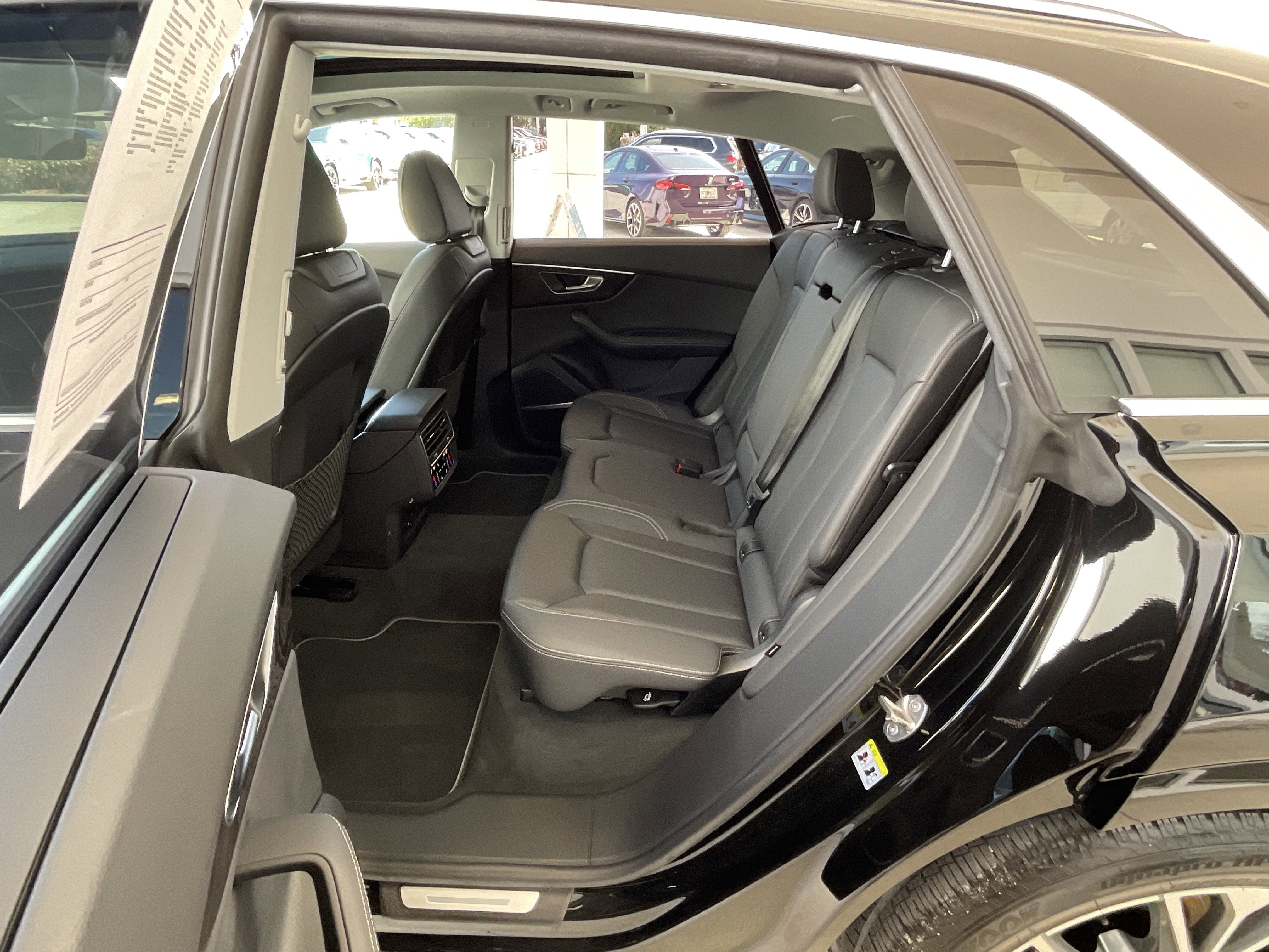 Used 2023 Audi Q8 Prestige image 26