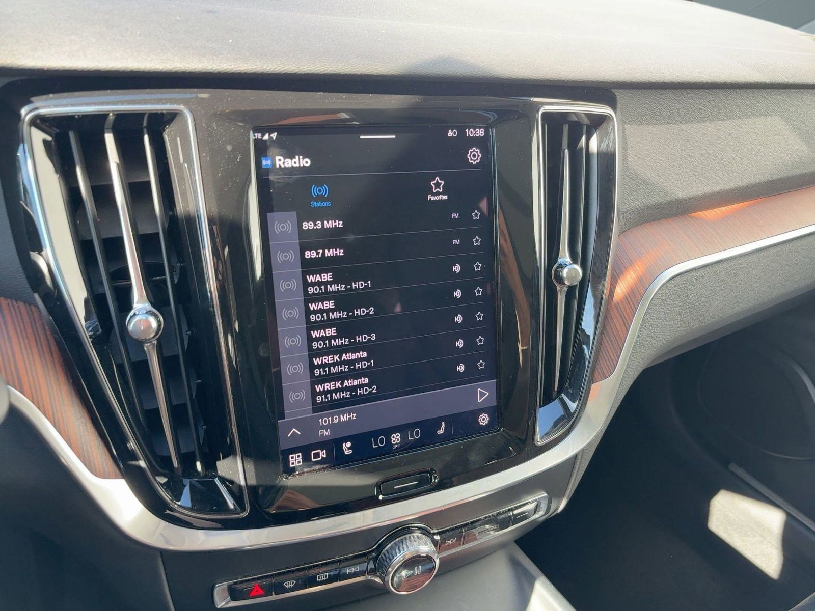 Certified 2025 Volvo V60 B5 Cross Country Plus image 23