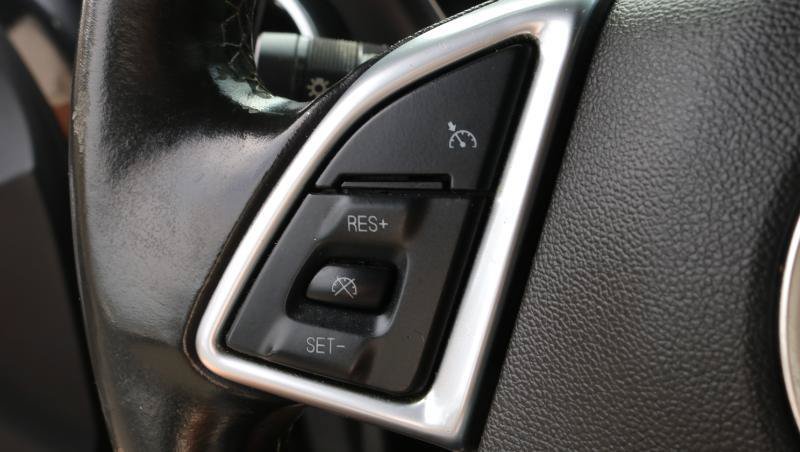 Used 2020 Chevrolet Camaro LS RWD image 9