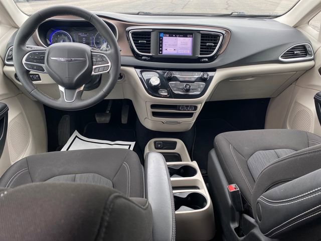 Used 2023 Chrysler Voyager LX FWD image 5