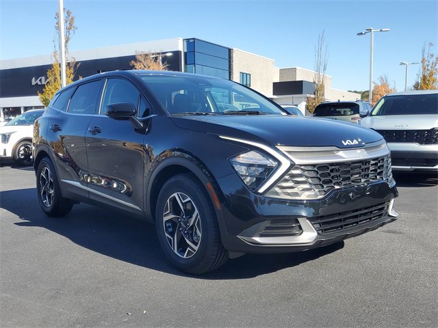 Used 2023 Kia Sportage LX image 3