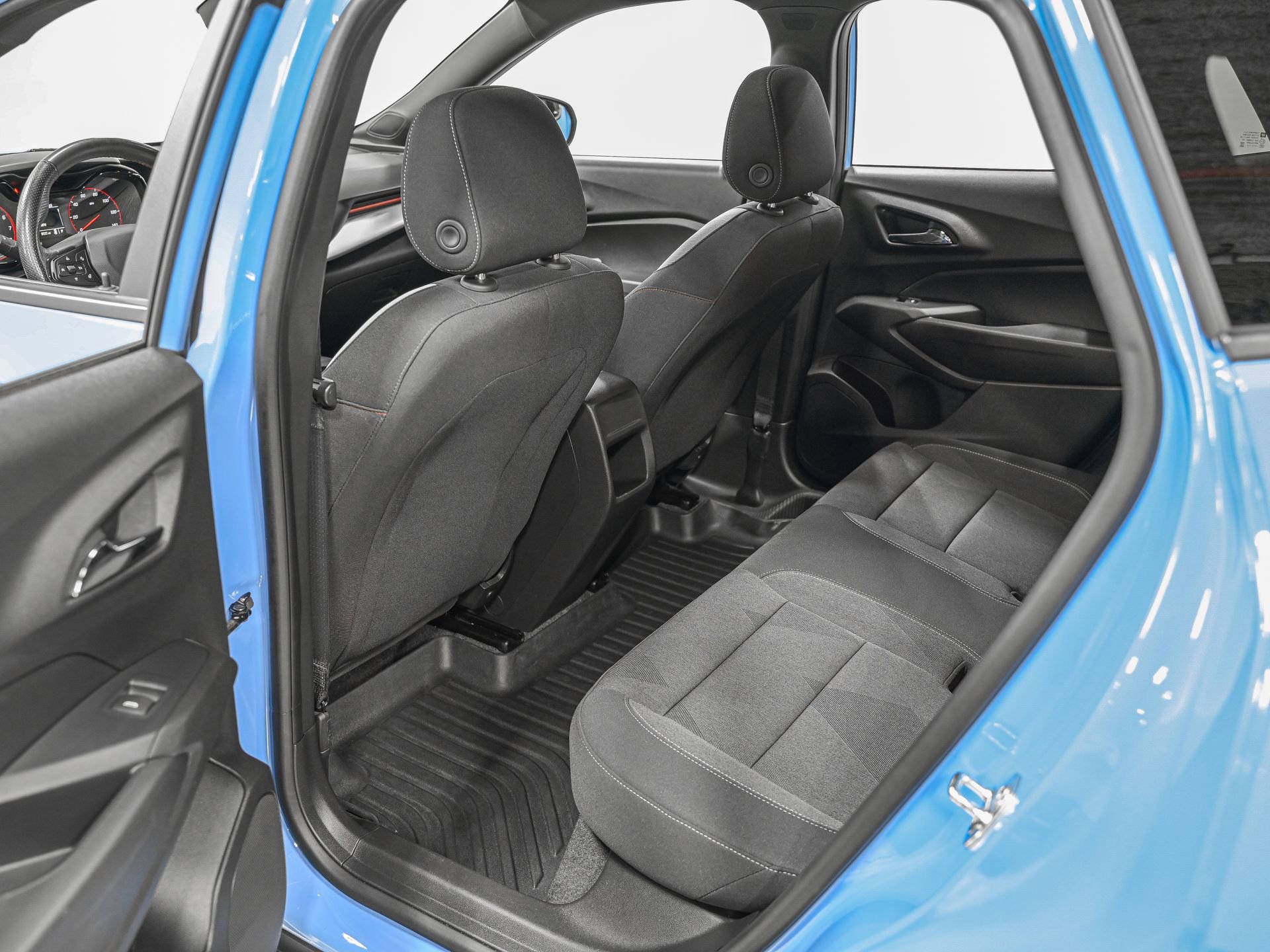Used 2025 Chevrolet Trax RS w/ Driver Confidence Package FWD image 26