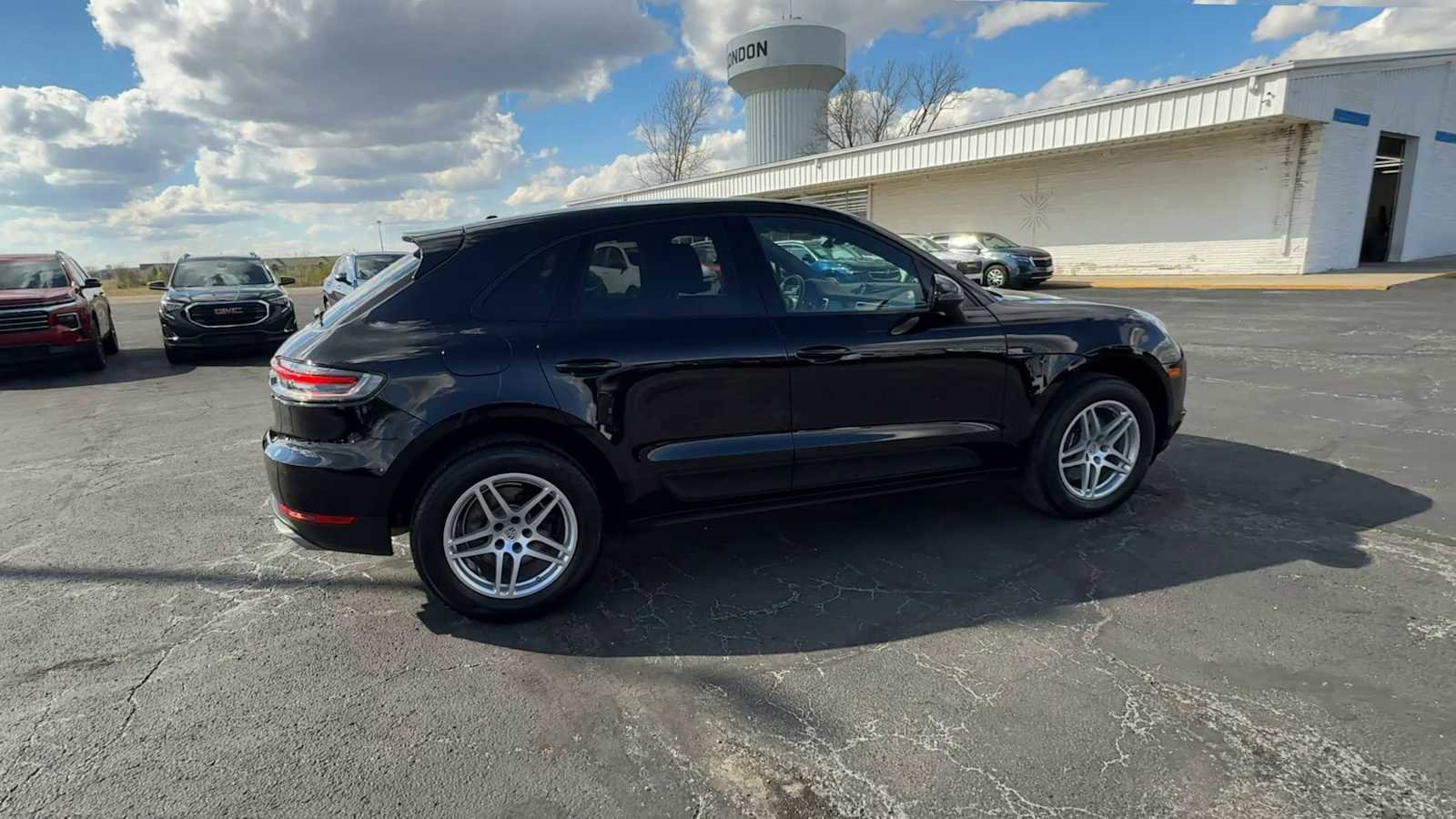 Used 2021 Porsche Macan AWD/4WD image 9