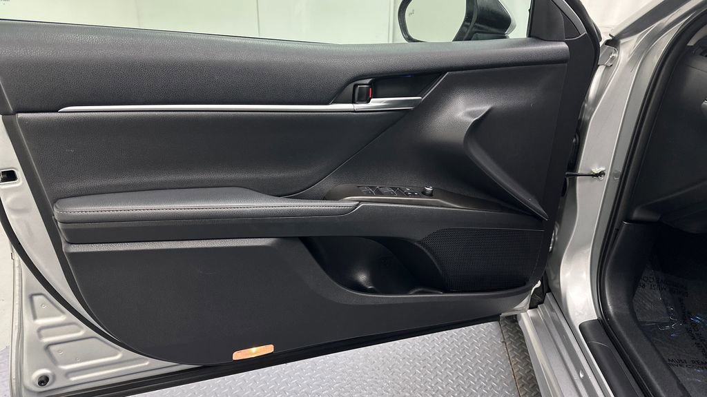 Used 2023 Toyota Camry XSE w/ Navigation Package image 15