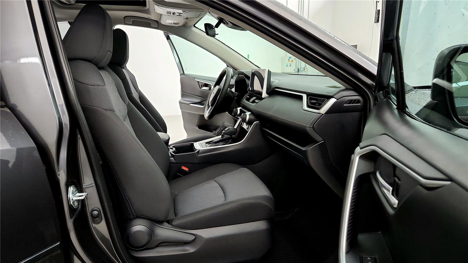 Used 2025 Toyota RAV4 XLE w/ Convenience Package image 14