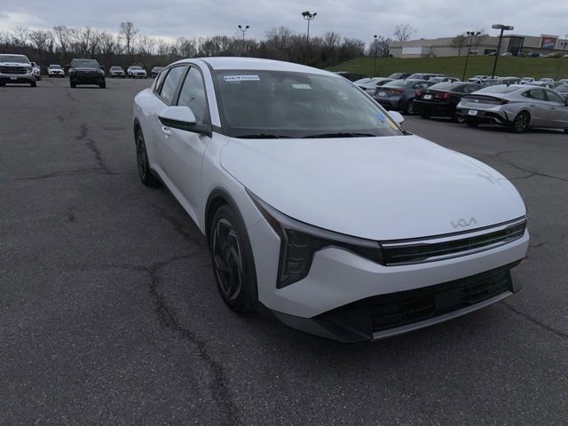 Used 2025 Kia K4 EX image 3