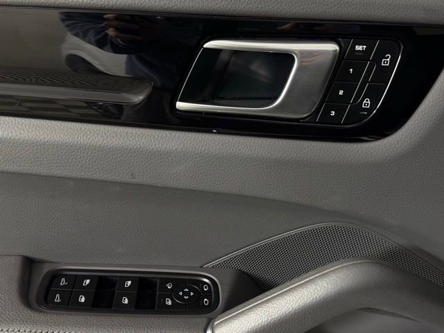 Used 2023 Porsche Cayenne Platinum Edition image 12