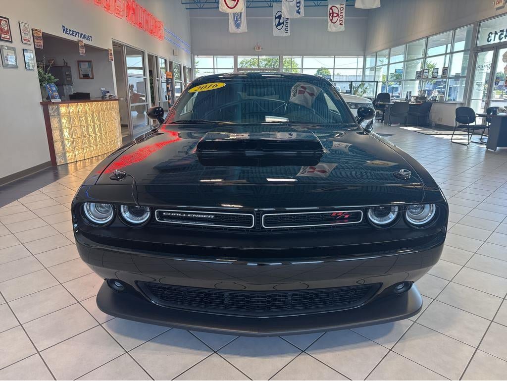 Used 2016 Dodge Challenger R/T Scat Pack w/ Leather Interior Group RWD image 2
