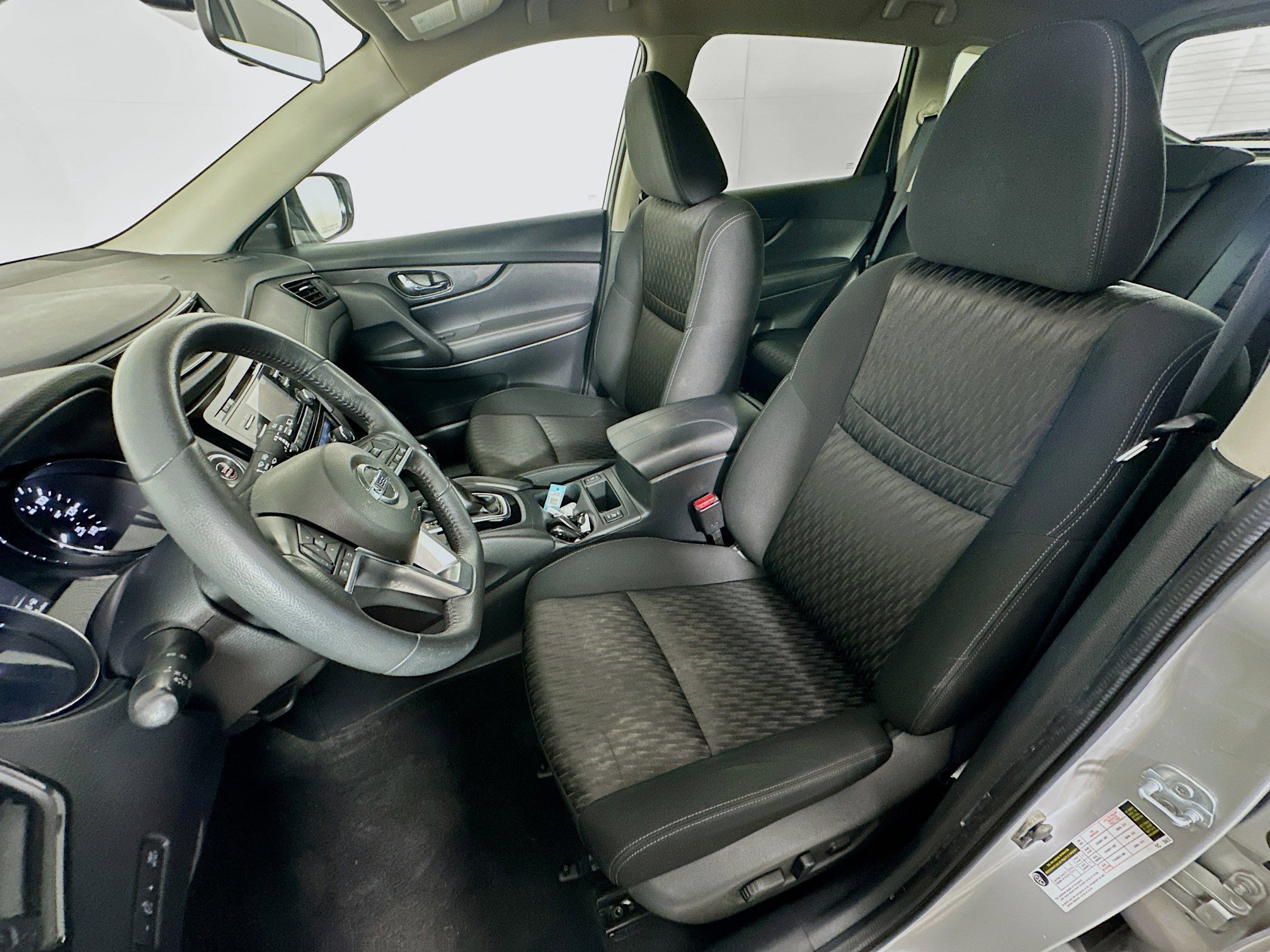 Used 2017 Nissan Rogue SV FWD image 13