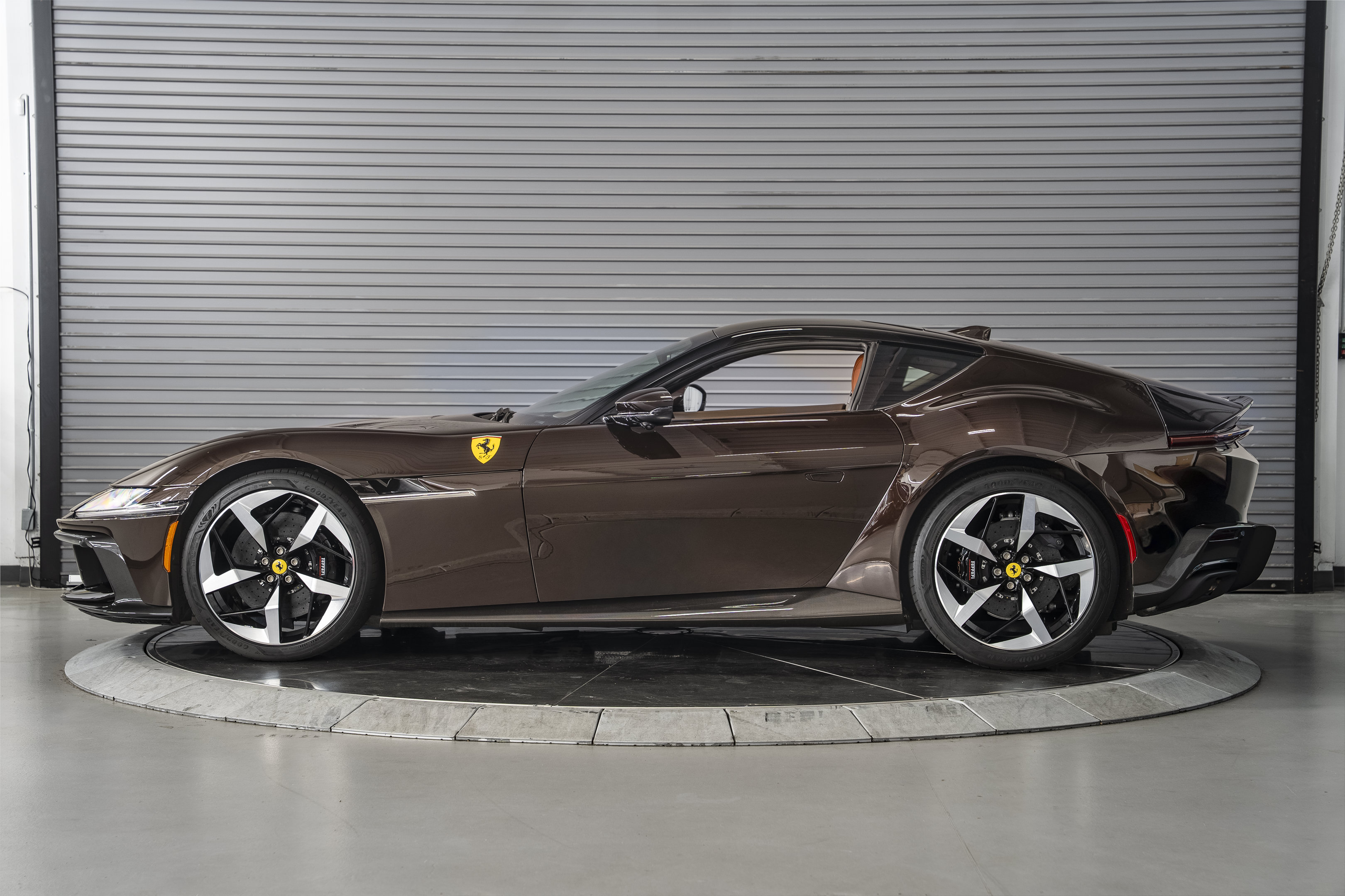 Used 2025 Ferrari 12Cilindri RWD image 2