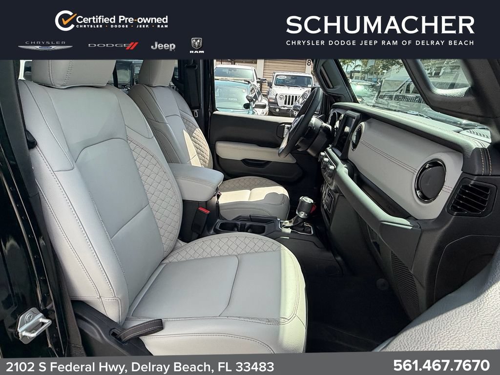 Used 2023 Jeep Wrangler Unlimited Sahara AWD/4WD image 16