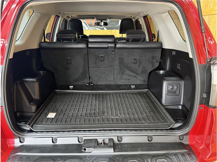 Used 2018 Toyota 4Runner Limited w/ Four Season Floor Mat Package AWD/4WD image 8