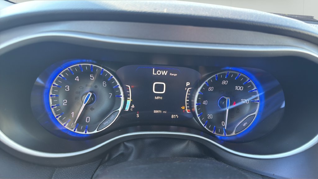 Used 2024 Chrysler Pacifica Touring-L FWD image 19
