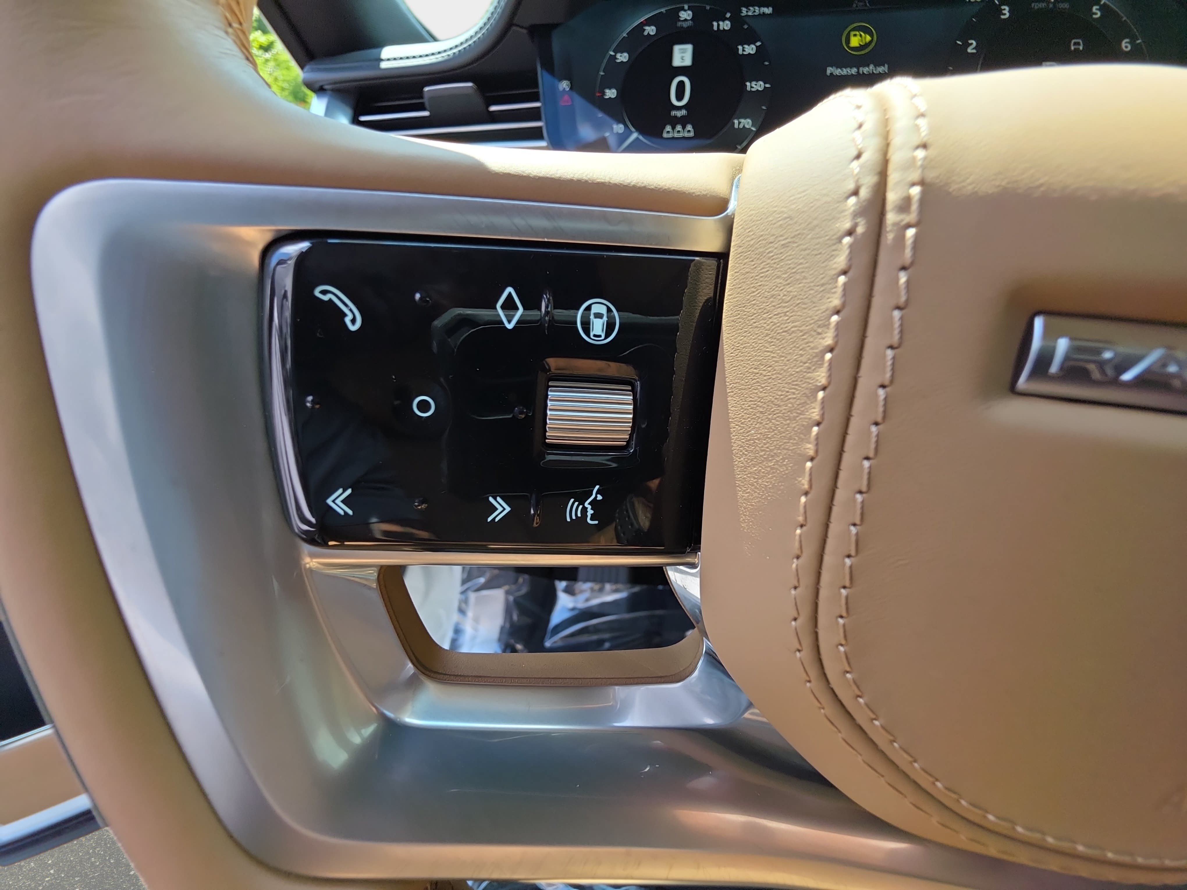 Certified 2025 Land Rover Range Rover SE AWD/4WD image 17