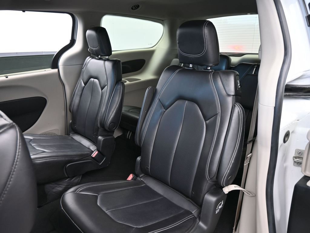 Used 2023 Chrysler Pacifica Touring-L image 30