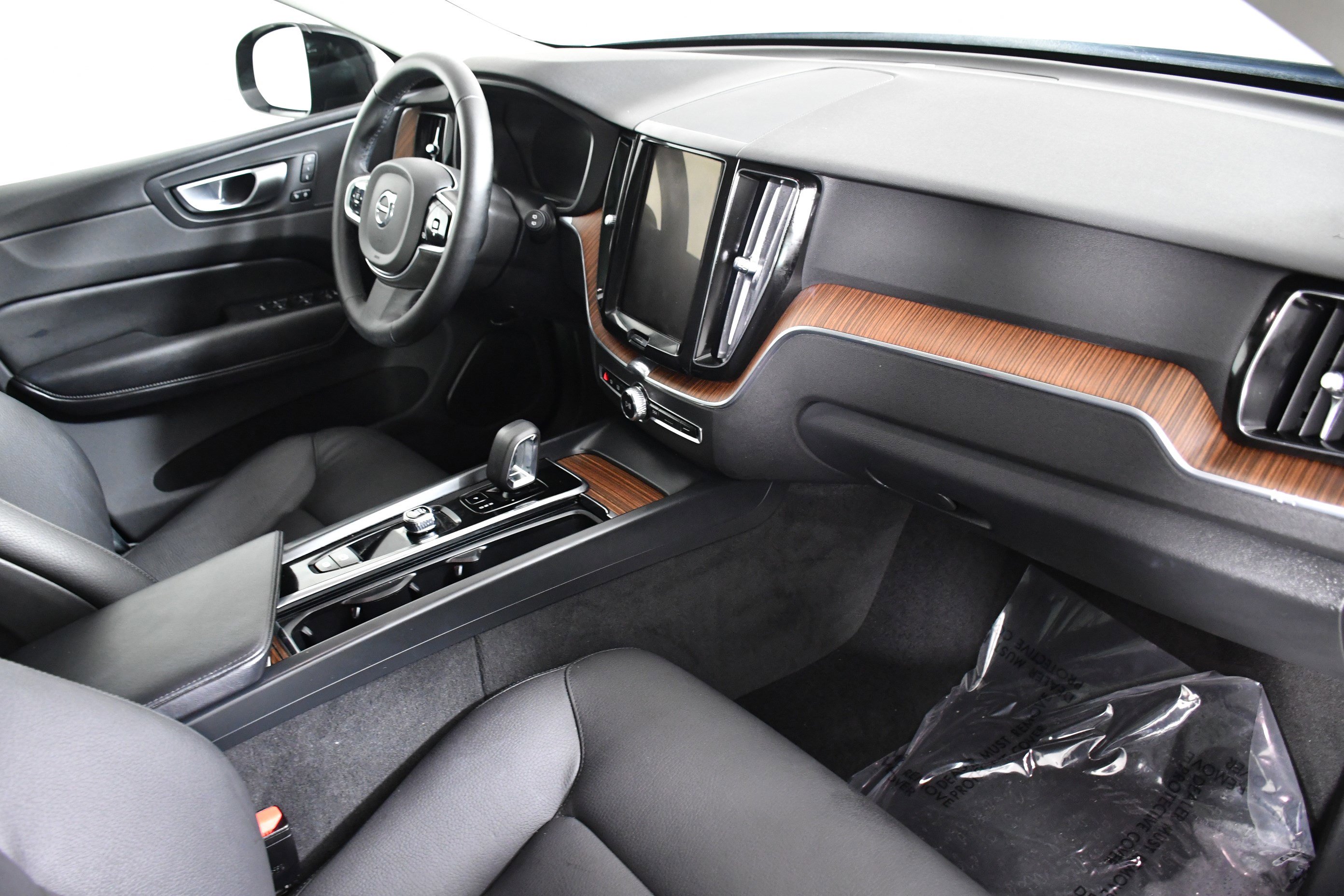 Used 2024 Volvo XC60 B5 Plus image 28