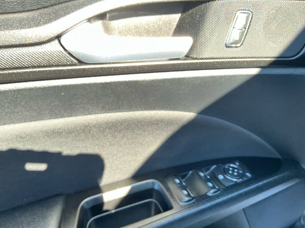 Used 2018 Ford Fusion SE w/ Equipment Group 201A image 16