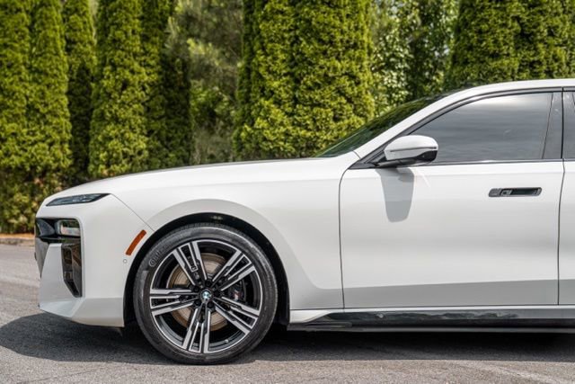 Used 2023 BMW i7 xDrive60 w/ Executive Package 2 AWD/4WD image 10