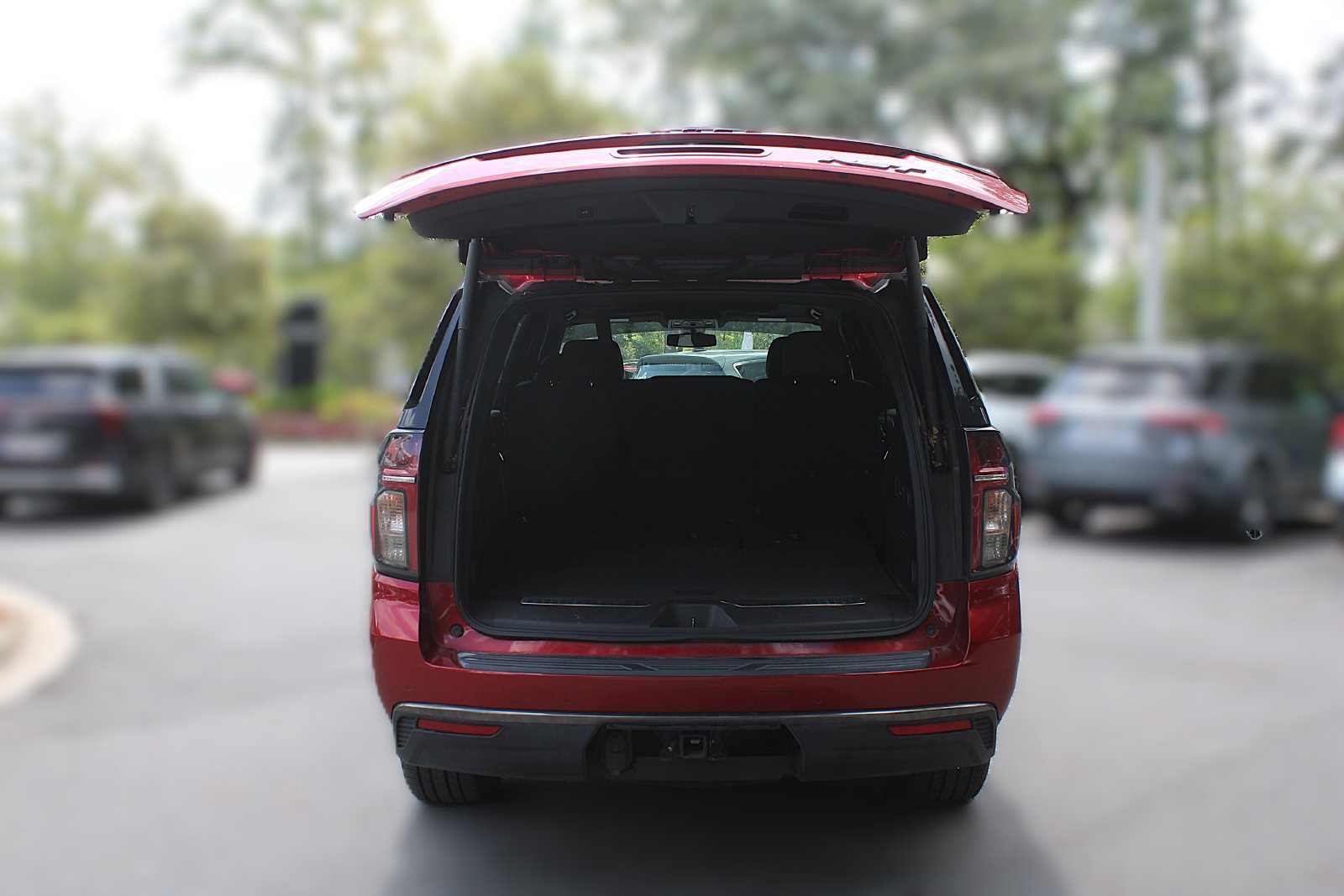 Used 2022 Chevrolet Tahoe RST w/ Luxury Package RWD image 9