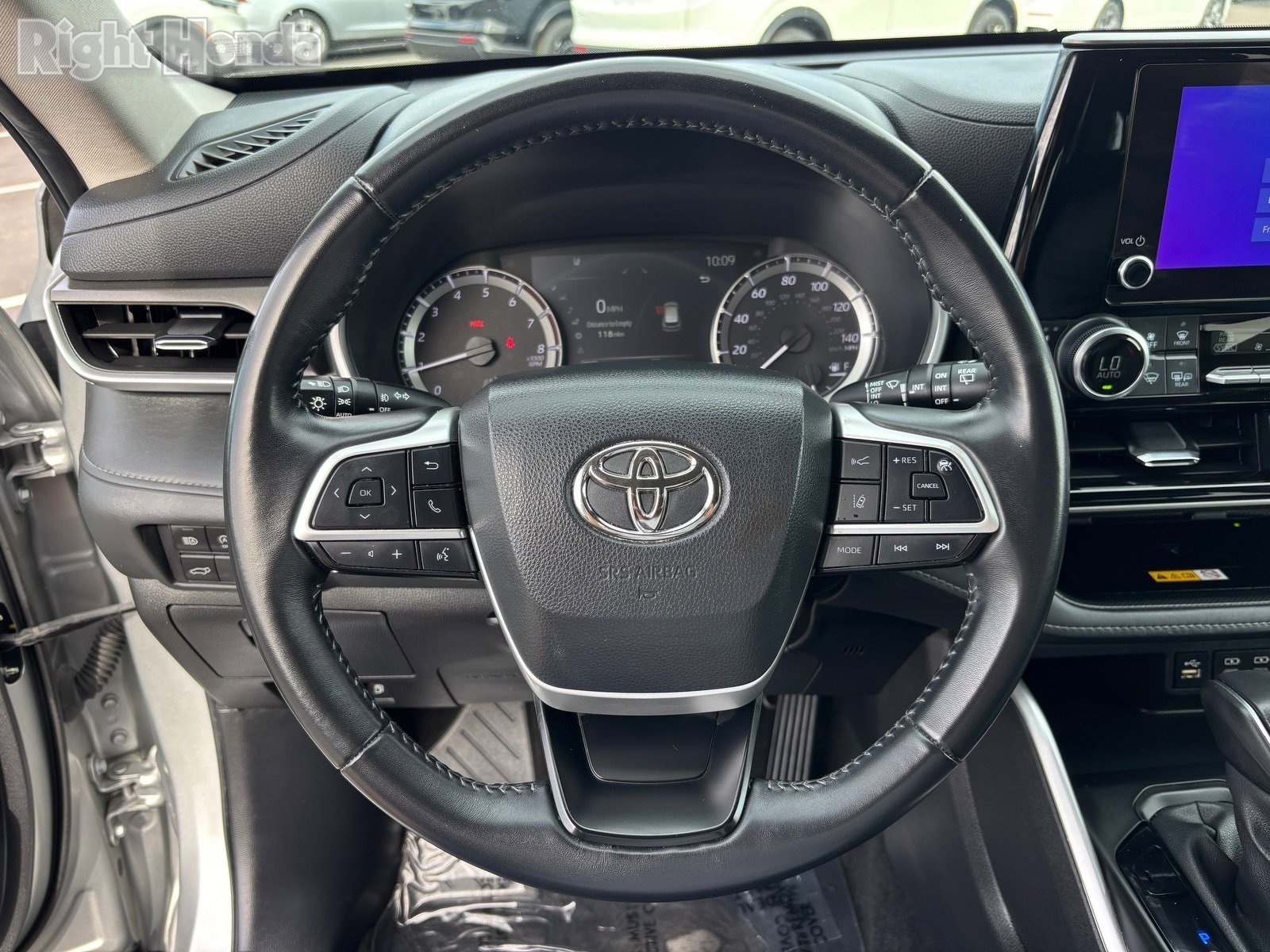 Used 2024 Toyota Highlander XLE image 15