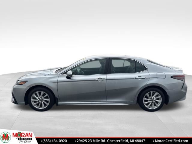 Used 2024 Toyota Camry SE image 2