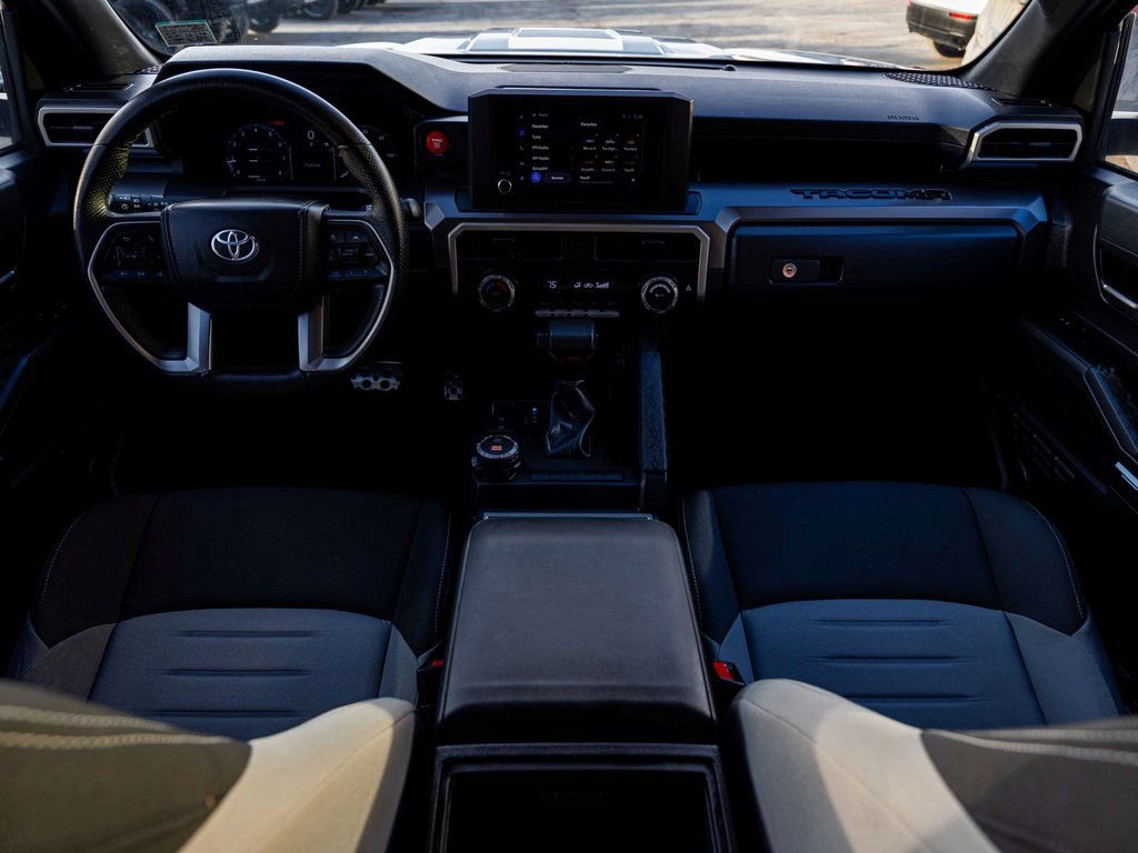 Used 2024 Toyota Tacoma TRD Sport image 33