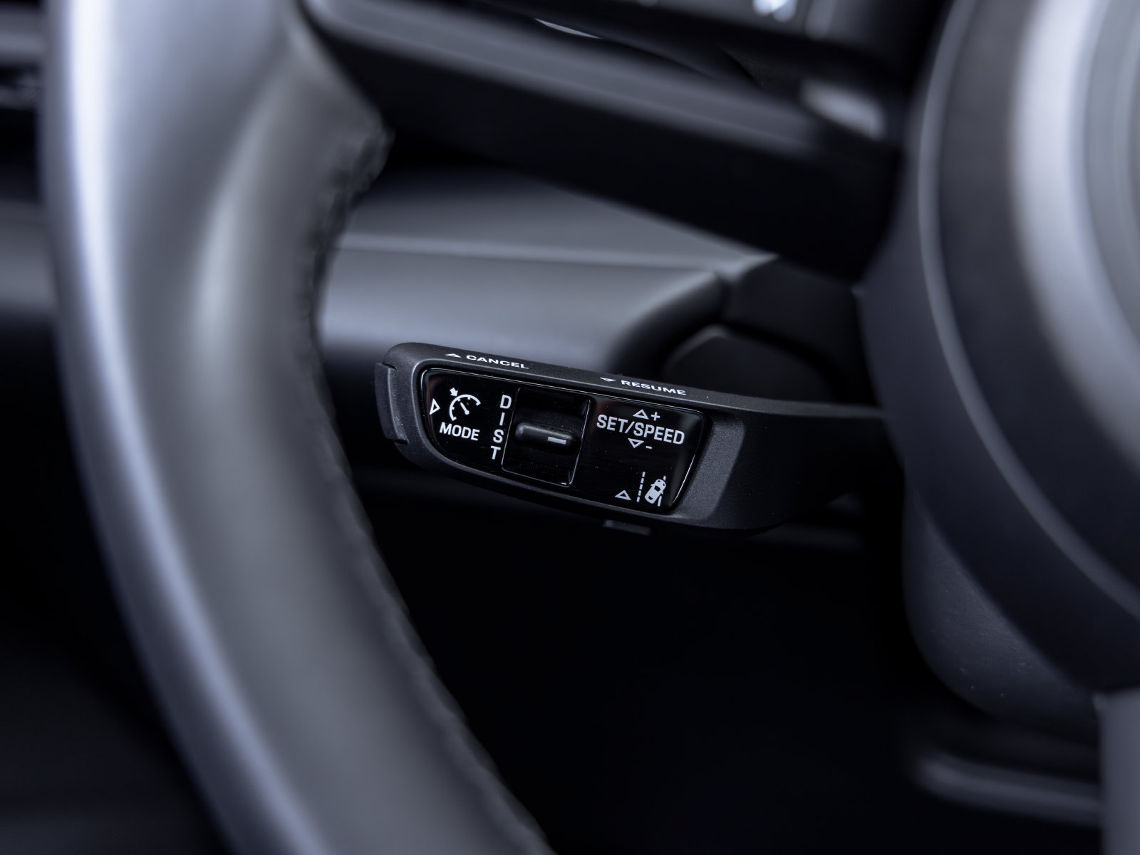 Certified 2025 Porsche Macan Electric RWD image 31