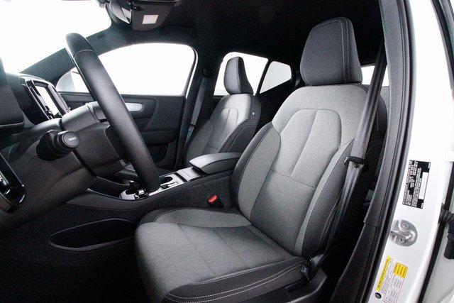 Certified 2025 Volvo XC40 B5 Core w/ Climate Package image 20