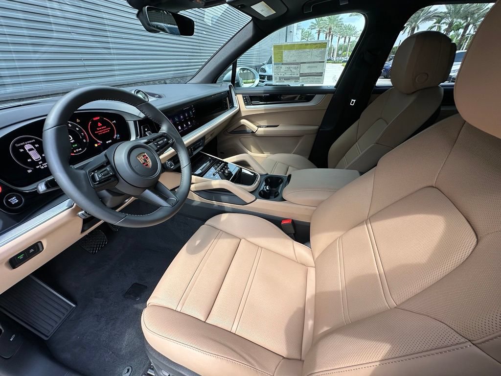 Used 2026 Porsche Cayenne E-Hybrid AWD/4WD image 4