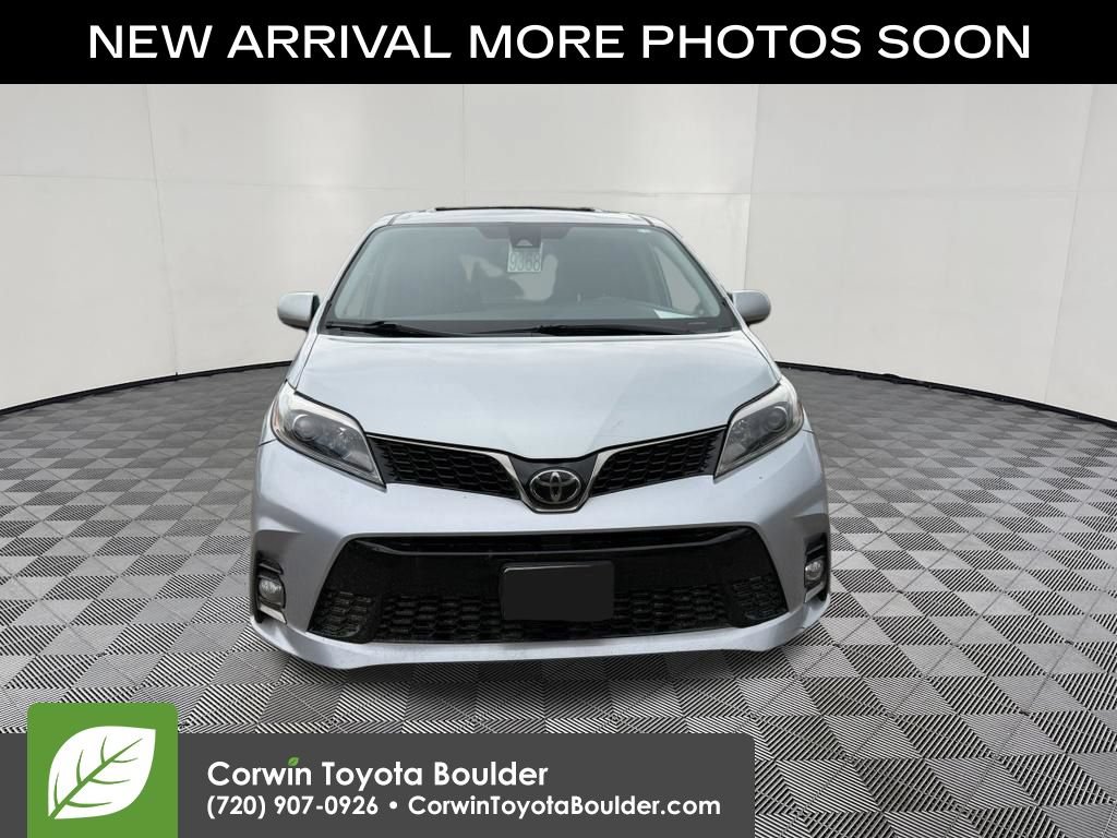 Used 2019 Toyota Sienna SE w/ SE Preferred Package AWD/4WD image 2