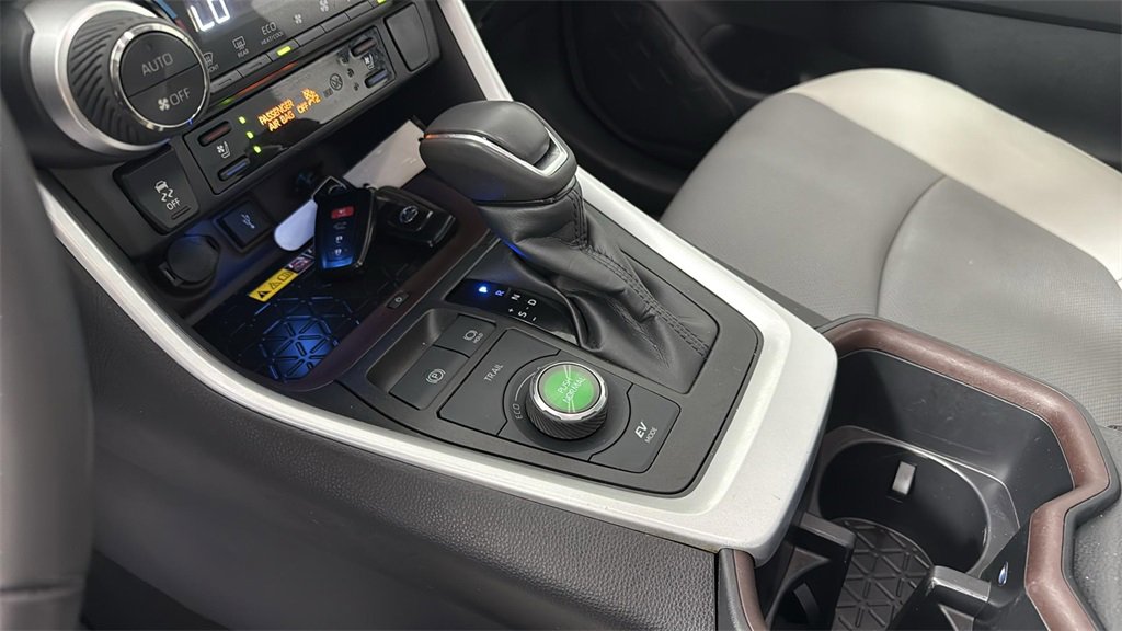 Used 2022 Toyota RAV4 Limited image 23